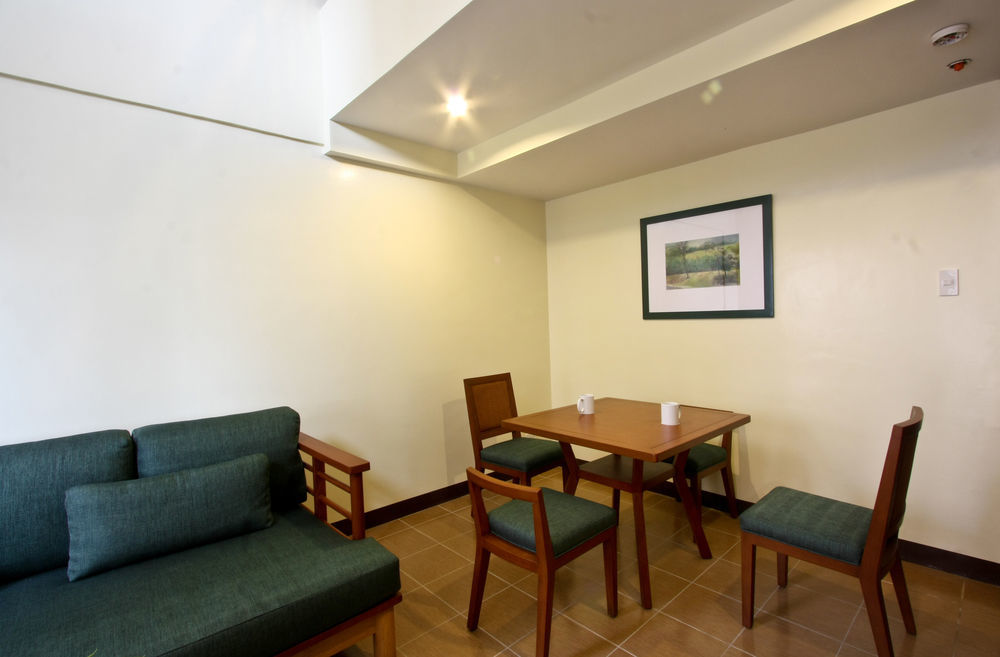 Canyon Woods Resort Club Tagaytay Tagaytay City Exterior photo